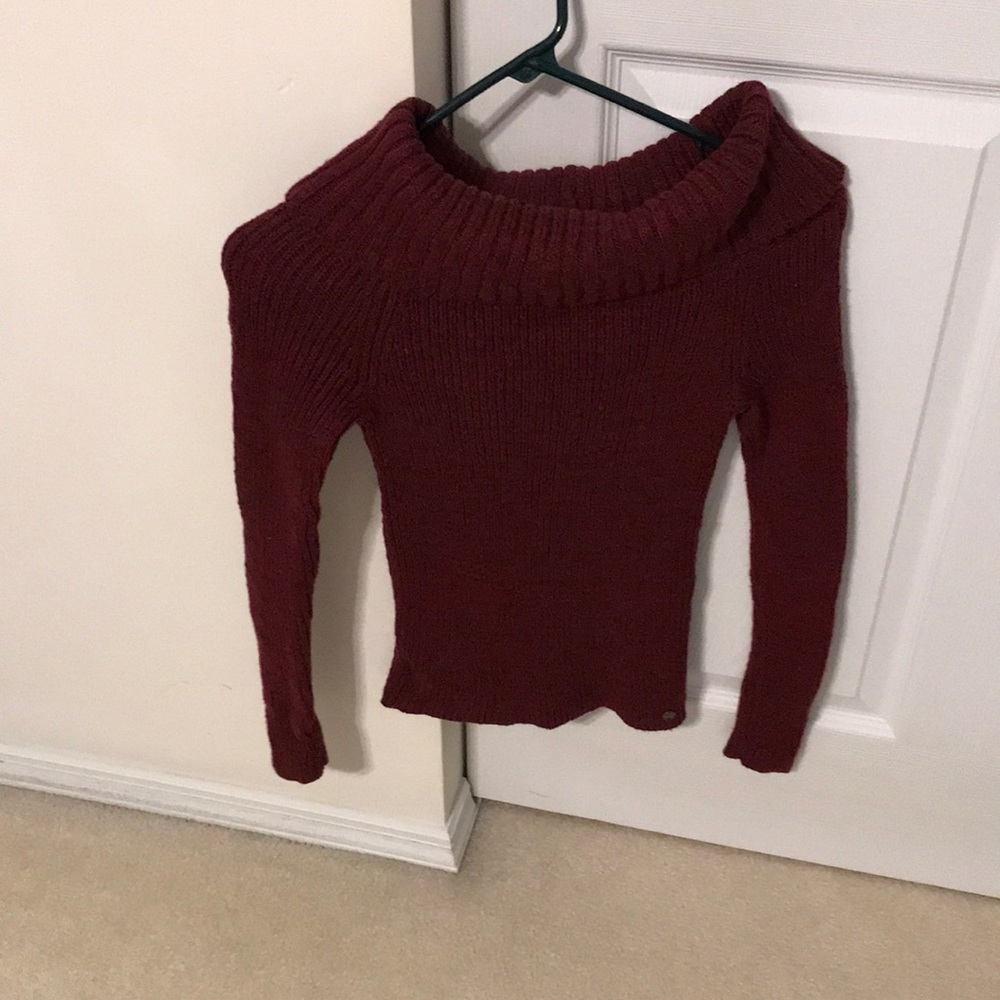 Hollister turtle neck sweater (size xs)